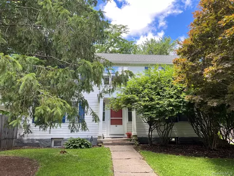 14 S Maple Ave, North East, NY 12546