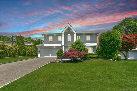 3 Joy Dr, North Hempstead, NY 11040