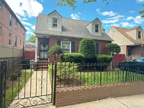 16029 76th Ave, New York, NY 11366