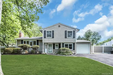 20 Danton St, Melville, NY 11747