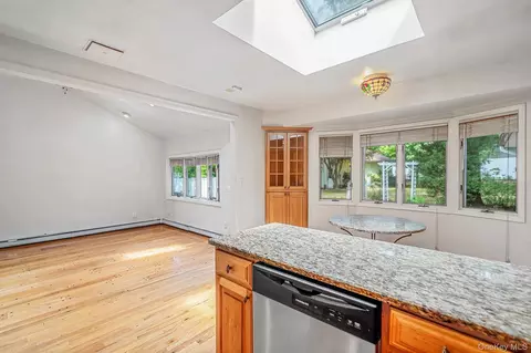 Living - 61 Ledgewood Dr, Smithtown, NY 11787 photo 5 of 7