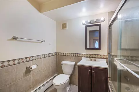 Bath - 61 Ledgewood Dr, Smithtown, NY 11787 photo 4 of 4