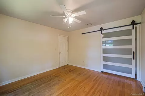 Bedroom - 61 Ledgewood Dr, Smithtown, NY 11787 photo 5 of 6