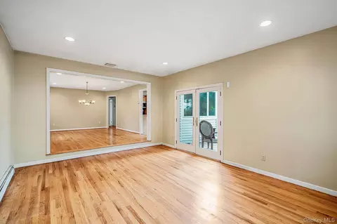 Living - 61 Ledgewood Dr, Smithtown, NY 11787 photo 6 of 7