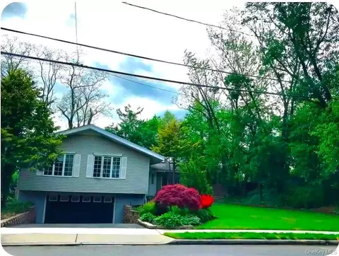 69 Roger Dr, North Hempstead, NY 11050