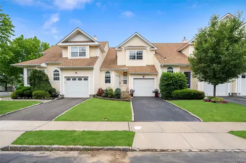 3 Blueberry Ct, Melville, NY 11747