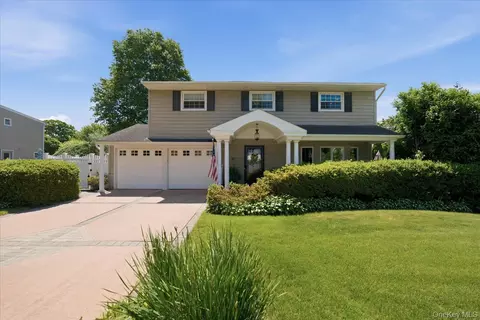 8 Griggs Dr, Greenlawn, NY 11740