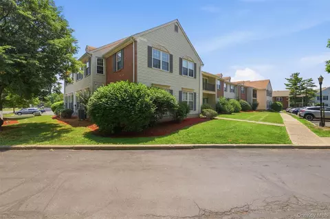 33 Moore Ln #15, Washingtonville, NY 10992