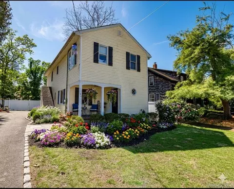 54 Westfield Dr, Centerport, NY 11721