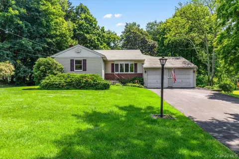 2872 Brookfield Dr, Yorktown, NY 10598