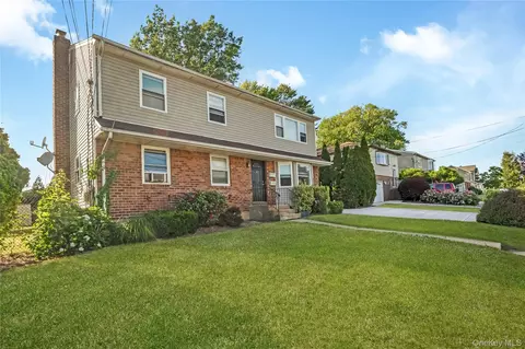 28 Baldwin St, Farmingdale, NY 11735