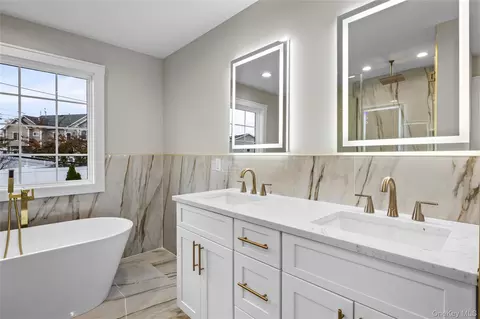 Bath - 21 Devon Rd, Bethpage, NY 11714 photo 2 of 5