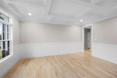 Living - 21 Devon Rd, Bethpage, NY 11714 photo 2 of 8