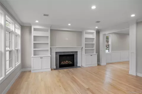 Living - 21 Devon Rd, Bethpage, NY 11714 photo 5 of 8