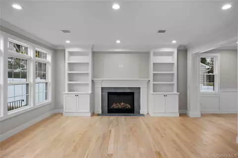 Living - 21 Devon Rd, Bethpage, NY 11714 photo 6 of 8