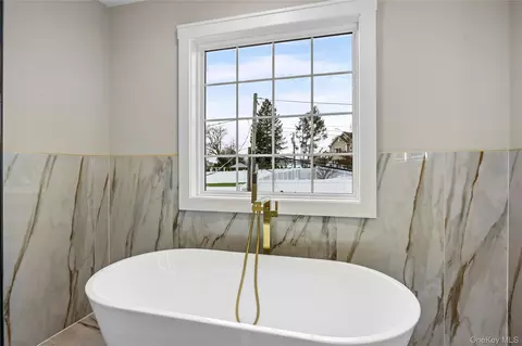 Bath - 21 Devon Rd, Bethpage, NY 11714 photo 4 of 5
