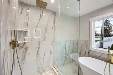 Bath - 21 Devon Rd, Bethpage, NY 11714 photo 3 of 5