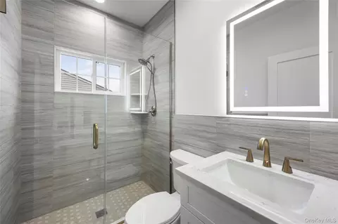 Bath - 21 Devon Rd, Bethpage, NY 11714 photo 1 of 5