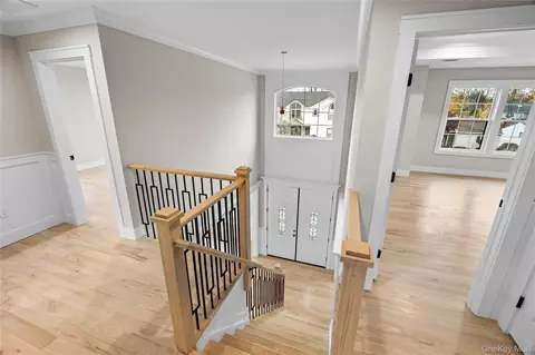Entry Way - 21 Devon Rd, Bethpage, NY 11714 photo 4 of 5