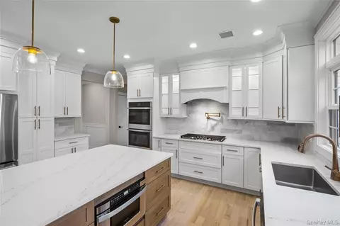 Kitchen - 21 Devon Rd, Bethpage, NY 11714 photo 2 of 3