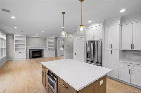 Living - 21 Devon Rd, Bethpage, NY 11714 photo 4 of 8