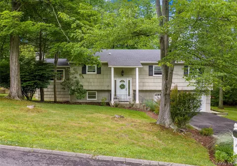 3207 Ronit Ct, Yorktown, NY 10598