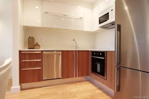 3135 31st St #605, Astoria, NY 11106