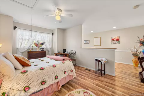 Bedroom - 2803 Pebble Beach Path, Riverhead, NY 11901 photo 4 of 4