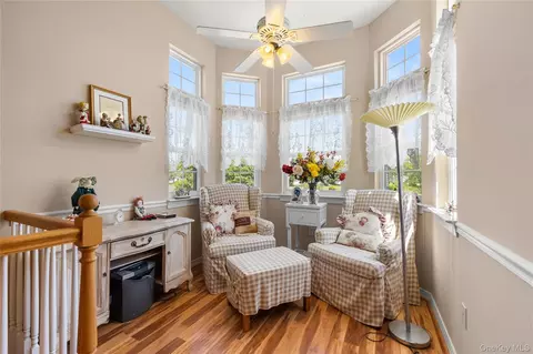 Entry Way - 2803 Pebble Beach Path, Riverhead, NY 11901 photo 2 of 3