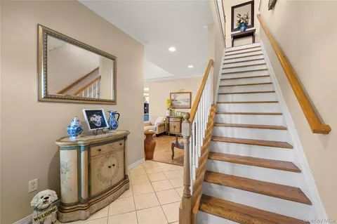 Entry Way - 2803 Pebble Beach Path, Riverhead, NY 11901 photo 1 of 3