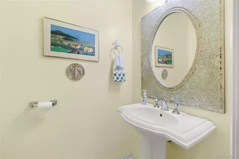 Bath - 2803 Pebble Beach Path, Riverhead, NY 11901 photo 1 of 3