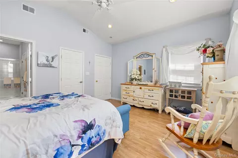 Bedroom - 2803 Pebble Beach Path, Riverhead, NY 11901 photo 2 of 4