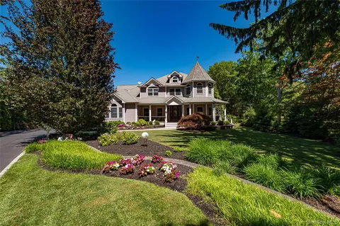 67 Sunny Rd, Saint James, NY 11780