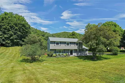 11 Kenneth Dr, Putnam Valley, NY 10579