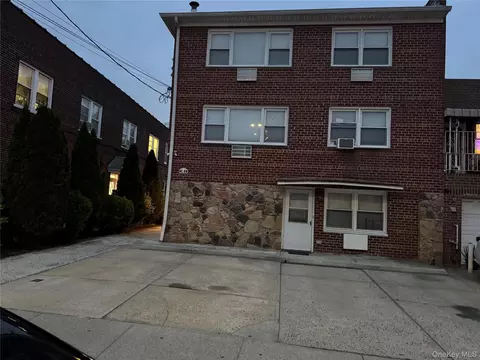 61-26 164 St, New York, NY 11365