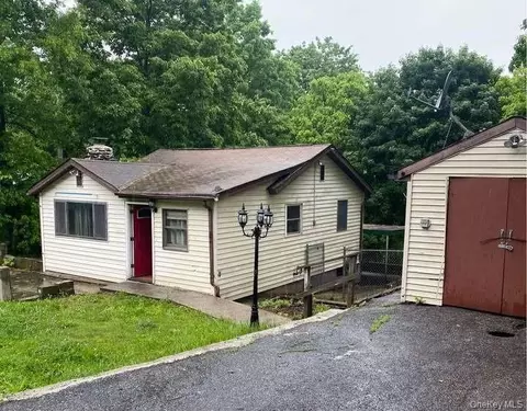 32 Cedar Trl, Monroe, NY 10950