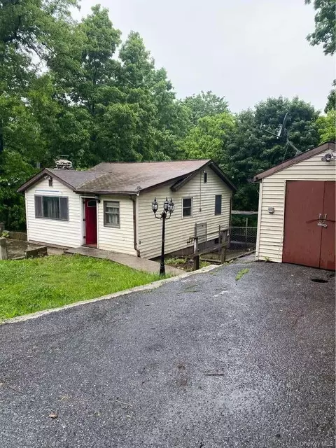 32 Cedar Trl, Monroe, NY 10950