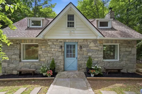 2 Anton Pl, Cortlandt, NY 10537