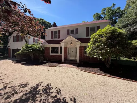 7 Upper Devon Rd, Port Jefferson, NY 11777