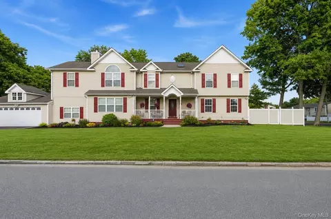 303 N Westchester Ave N, West Babylon, NY 11704