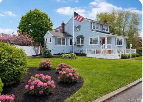 19 Westbridge Dr, Babylon, NY 11702
