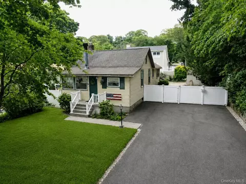 15 Kew Dr, Sound Beach, NY 11789
