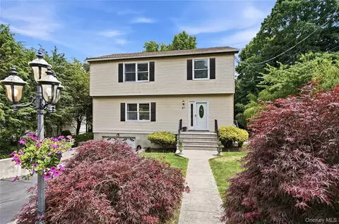 67 Sherwood Dr, Larchmont, NY 10538