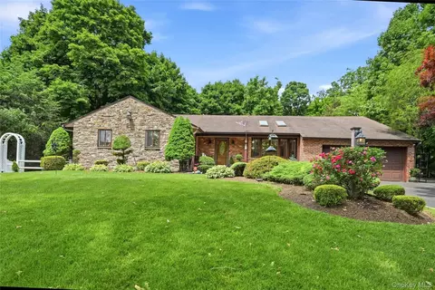 3 Partridge Ln, Huntington, NY 11743