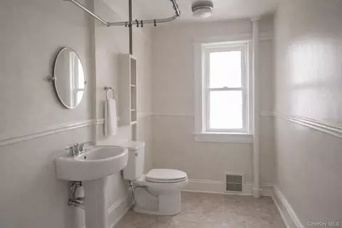 Bath - 605 41st St #E, Brooklyn, NY 11232 photo 1 of 1