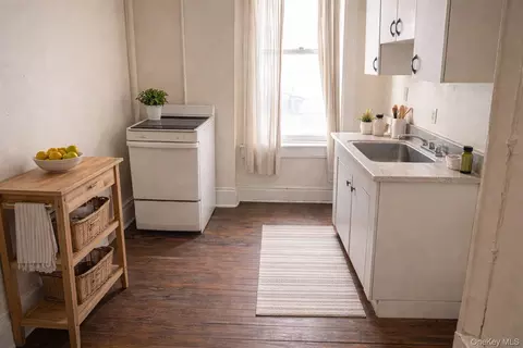 Kitchen - 605 41st St #E, Brooklyn, NY 11232 photo 1 of 1