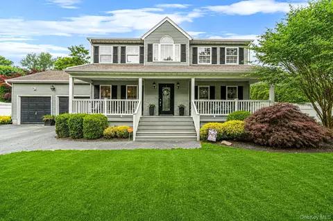 1 Settler Dr, Coram, NY 11727