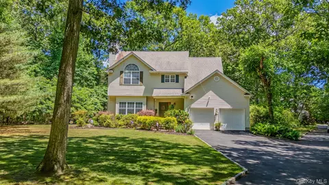 67 Oak St, Centereach, NY 11720