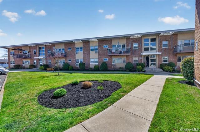 4 Rose St #BUILDING 6  D-1, Oceanside, NY 11572