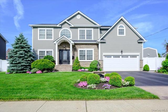 7 Highwater Ave, Massapequa, NY 11758